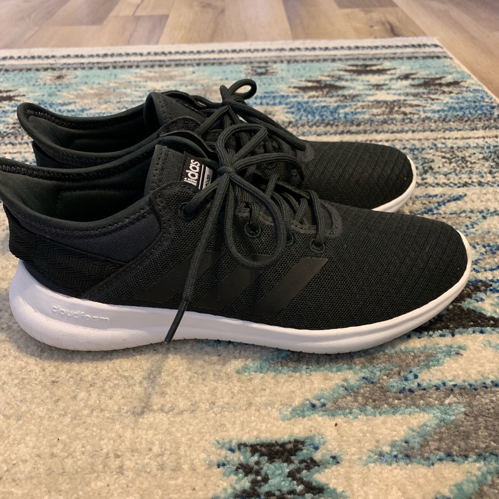 Excellent condition adidas cloudfoam sneakers